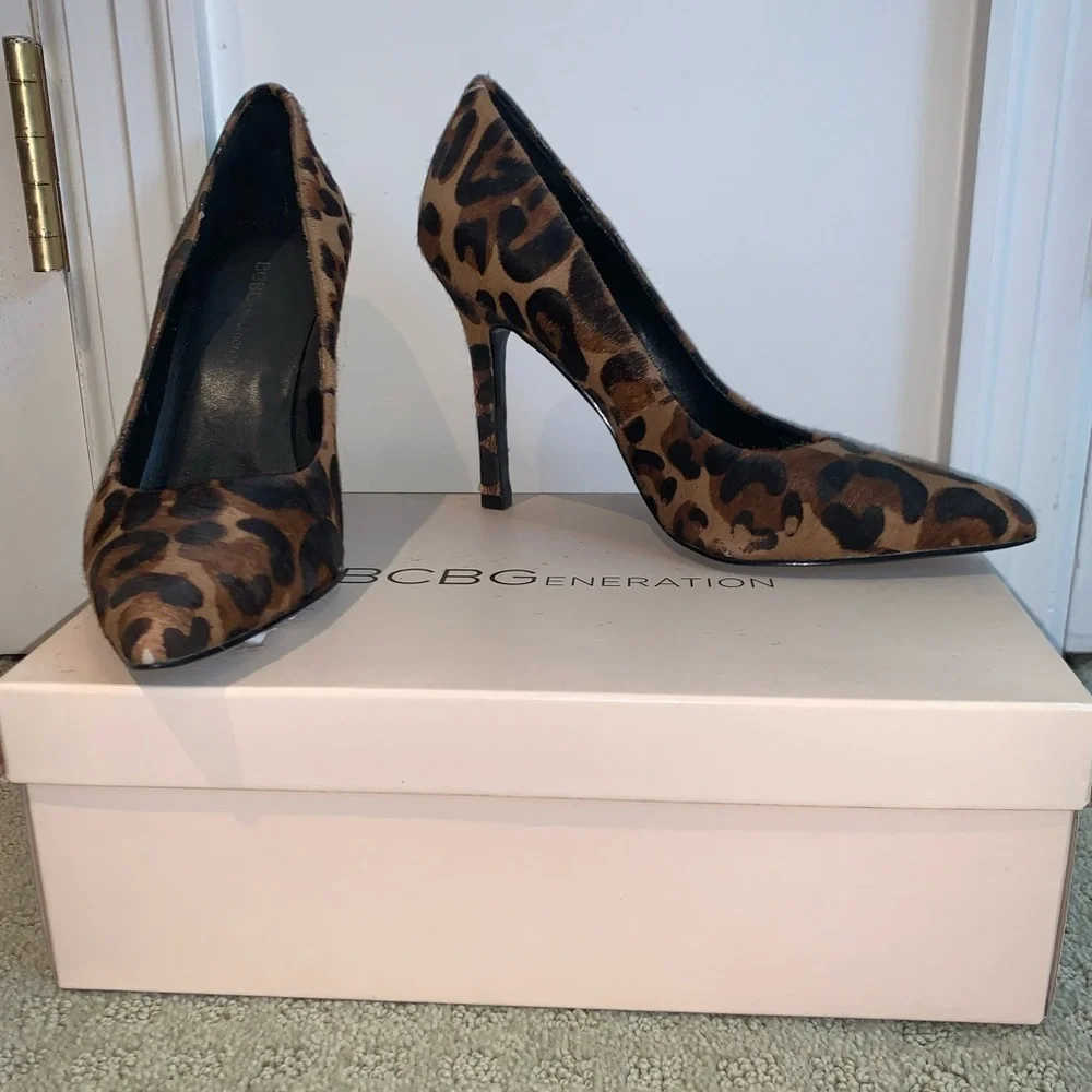 Leopard Pumps - Picture 2 of 4
